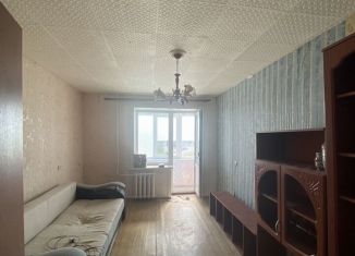 Сдаю в аренду 2-ком. квартиру, 46 м2, Азов, улица Макаровского, 25