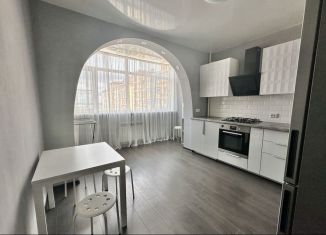 Сдается двухкомнатная квартира, 60 м2, посёлок городского типа Яблоновский, улица Тургеневское Шоссе, 1Гк2