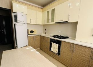 Сдаю в аренду однокомнатную квартиру, 36 м2, Азов, улица Кирова, 129