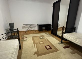 Сдается в аренду трехкомнатная квартира, 100 м2, Махачкала, Межквартальная улица, 101