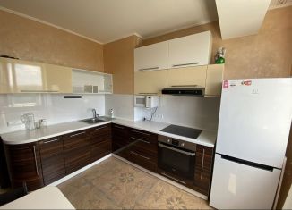 Сдаю в аренду 1-ком. квартиру, 43 м2, Крым, улица Караманова, 3