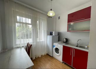 Сдам двухкомнатную квартиру, 50 м2, Махачкала, улица Ирчи Казака, 144