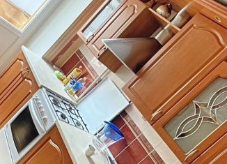 Сдаю в аренду 1-комнатную квартиру, 38 м2, Саратовская область, улица имени Н.Г. Чернышевского, 14