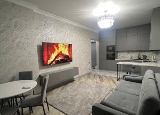 Сдается двухкомнатная квартира, 50 м2, Махачкала, Газпромная улица, 15к2