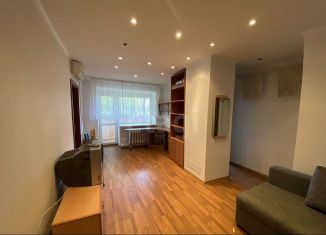 Сдается в аренду двухкомнатная квартира, 44 м2, Тюмень, улица Мельникайте, 78