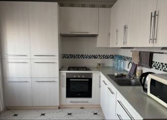 Сдаю 1-ком. квартиру, 41 м2, Азов, переулок Олега Кошевого, 54