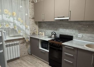 Сдаю 2-ком. квартиру, 48 м2, Курск, проезд Сергеева, 4