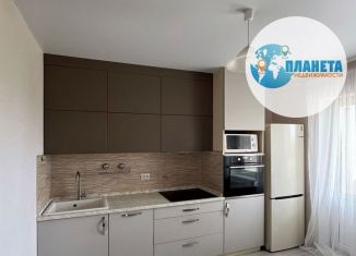 Сдам в аренду двухкомнатную квартиру, 72 м2, Тольятти, улица Баныкина, 21А