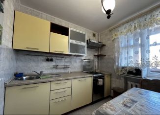 Сдам в аренду двухкомнатную квартиру, 66.8 м2, Саратовская область, Степная улица, 124