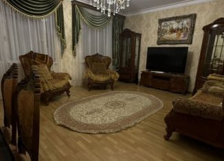 Сдаю в аренду 2-комнатную квартиру, 110 м2, Махачкала, улица Генерала Омарова, 25