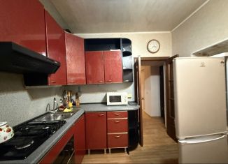 Сдается трехкомнатная квартира, 80 м2, Выкса, улица Нахимова, 19