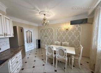 Сдам в аренду трехкомнатную квартиру, 103 м2, Оренбургская область, Ленинградская улица, 82