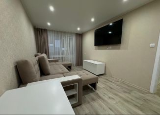 Сдается двухкомнатная квартира, 50 м2, Зеленодольск, улица Комарова, 2Б