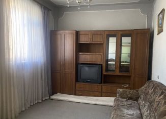 Сдам в аренду 3-комнатную квартиру, 80 м2, Армавир, улица Свердлова, 141А