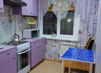Сдаю в аренду 2-ком. квартиру, 40 м2, Арзамас, улица Мира, 3