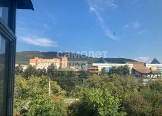 Сдаю в аренду 2-ком. квартиру, 46 м2, Миасс, проспект Автозаводцев, 54