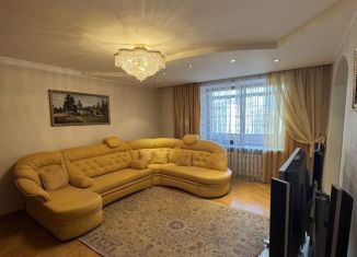 Сдается двухкомнатная квартира, 89 м2, Республика Башкортостан, улица Братьев Кадомцевых, 12/2