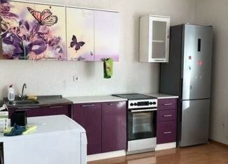 Сдам в аренду 1-ком. квартиру, 46 м2, Екатеринбург, улица 40-летия Комсомола, 32Г