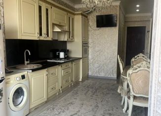 Сдаю в аренду 2-комнатную квартиру, 75 м2, Махачкала, проспект Насрутдинова, 30Д