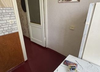 Сдача в аренду 1-ком. квартиры, 30 м2, Таганрог, улица Яблочкина, 15