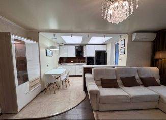 Сдаю трехкомнатную квартиру, 80 м2, Тюмень, улица 50 лет Октября, 57А