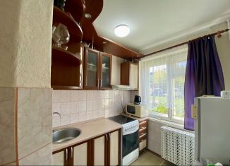 Сдается в аренду четырехкомнатная квартира, 55 м2, Томск, Иркутский тракт, 190