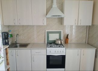 Сдаю двухкомнатную квартиру, 50 м2, Саратов, улица имени В.И. Оржевского, 1