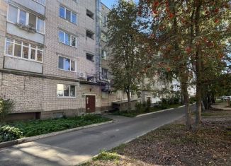 Сдаю 3-ком. квартиру, 65 м2, Зеленодольск, улица Ленина, 20