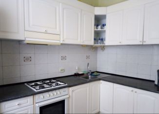 Сдам двухкомнатную квартиру, 56 м2, Москва, улица Винокурова, 5/6к2, метро Крымская