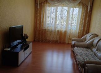 Трехкомнатная квартира в аренду, 82 м2, Элиста, Восточный район, 7-й микрорайон, 2к1