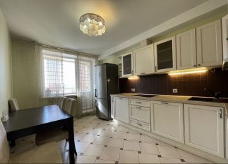 Сдаю трехкомнатную квартиру, 100 м2, Новосибирск, улица Кирова, 27/3, Октябрьский район