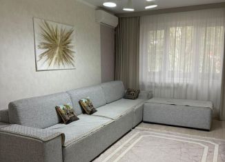 Сдам в аренду 3-ком. квартиру, 68.1 м2, Элиста, 7-й микрорайон, 3к1