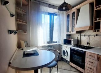 Сдаю 1-ком. квартиру, 30 м2, Москва, Кутузовский проспект, 15