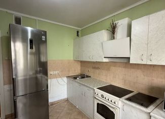Сдается в аренду 2-комнатная квартира, 55 м2, Крым, улица Блюхера, 44