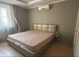 Сдам 3-ком. квартиру, 105 м2, Батайск, улица Северная Звезда, 8