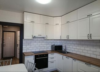 Сдам в аренду 1-ком. квартиру, 40 м2, Краснодар, улица имени 40-летия Победы, 186к3