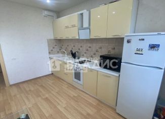 Сдается в аренду 1-комнатная квартира, 40 м2, Челябинск, улица 40-летия Победы, 9