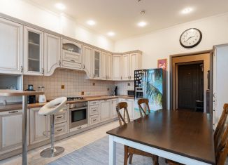 Сдается в аренду 2-комнатная квартира, 80 м2, Санкт-Петербург, 2-я Советская улица, 14/4, Центральный район