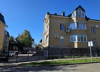 Сдается в аренду 3-ком. квартира, 104 м2, Киров, улица Свободы, 83