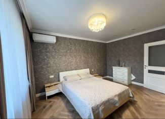 Сдаю в аренду трехкомнатную квартиру, 100 м2, Благовещенск, Красноармейская улица, 125