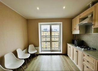 Сдаю в аренду двухкомнатную квартиру, 65 м2, деревня Мокшино, Норильский бульвар, 1