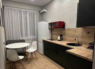 Сдам в аренду 1-ком. квартиру, 38 м2, Сочи, улица Калараша, 64/13к5