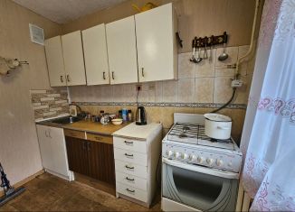 Сдается в аренду трехкомнатная квартира, 67 м2, Киров, Советская улица, 172