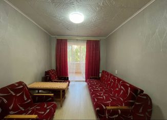 Сдам в аренду трехкомнатную квартиру, 70 м2, Феодосия, улица Гарнаева, 63Е