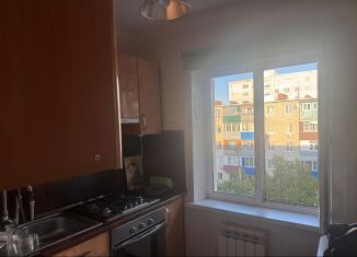 Сдам в аренду однокомнатную квартиру, 31 м2, Майкоп, улица 8 Марта, 19