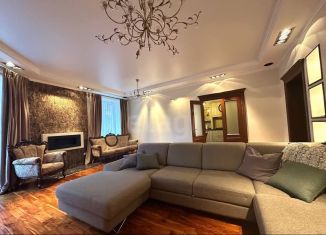 Сдается 2-ком. квартира, 92 м2, Тюмень, улица Хохрякова, 10