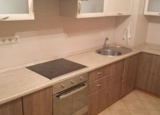 Сдаю 1-ком. квартиру, 45 м2, Люберцы, улица Авиаторов, 11