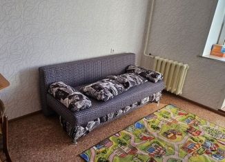 Сдаю 2-комнатную квартиру, 43 м2, Киров, улица Зеленина, 1