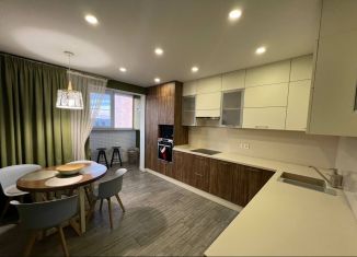 Сдается в аренду 3-комнатная квартира, 88.3 м2, Курск, улица Карла Маркса, 31А