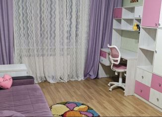 Сдается двухкомнатная квартира, 68 м2, Благовещенск, улица Кантемирова, 23/3